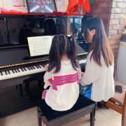 二年级女孩钢琴零基础